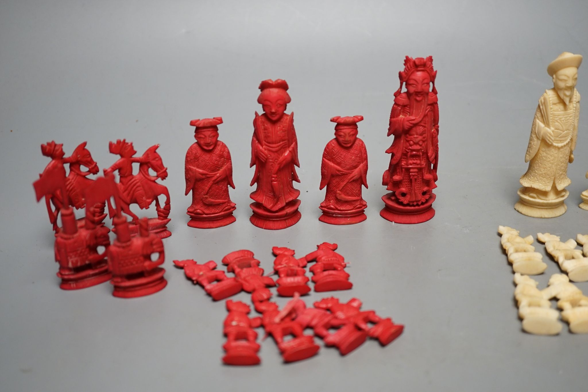 A Chinese bone chess set, Kings 9cm
